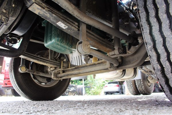 东风天龙4x2港口牵引车,目前最便宜4x2港口牵引车