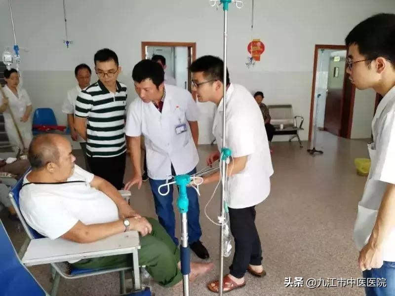 不要人夸颜色好只留清气满乾坤——走近肛肠科张鹏