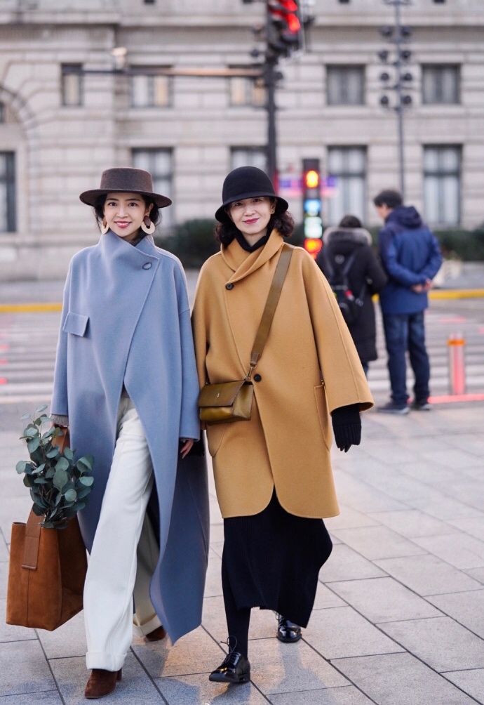 女人年过40岁多穿这3种颜色真减龄,40岁女人穿什么颜色显年轻洋气