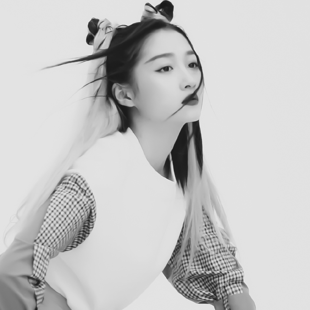 关晓彤渐变裹身裙路人照,关晓彤绑两个小马尾辫