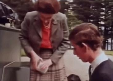 英女王下令封杀50年!王室私生活*片禁**遭泄露,百万人在线吃瓜