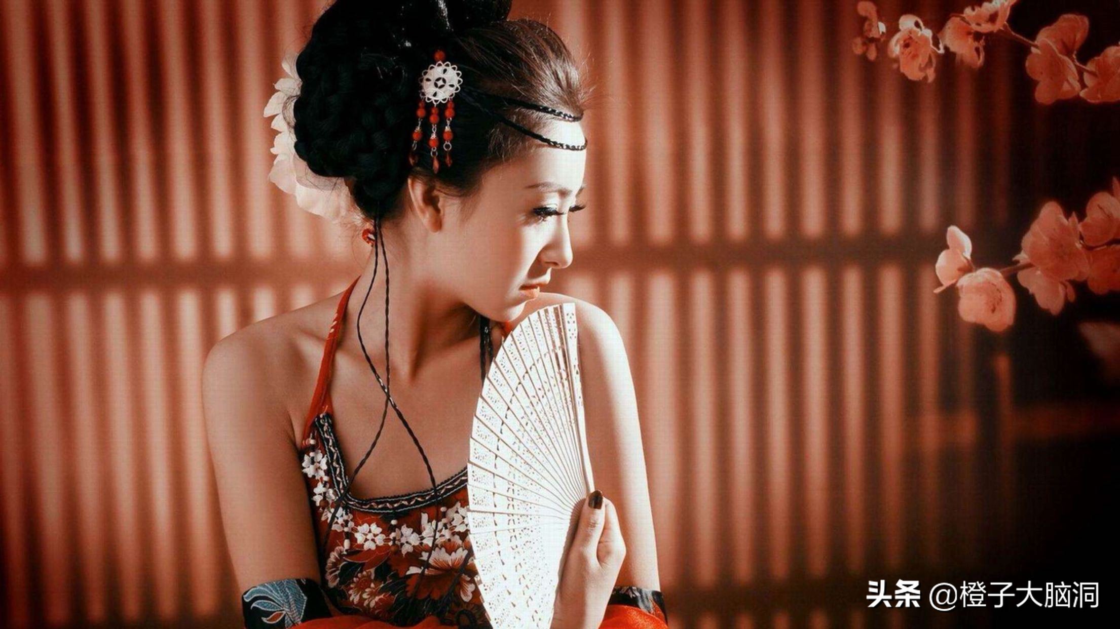 红楼梦跟金陵十三钗有什么关联,红楼梦为什么叫金陵十二钗