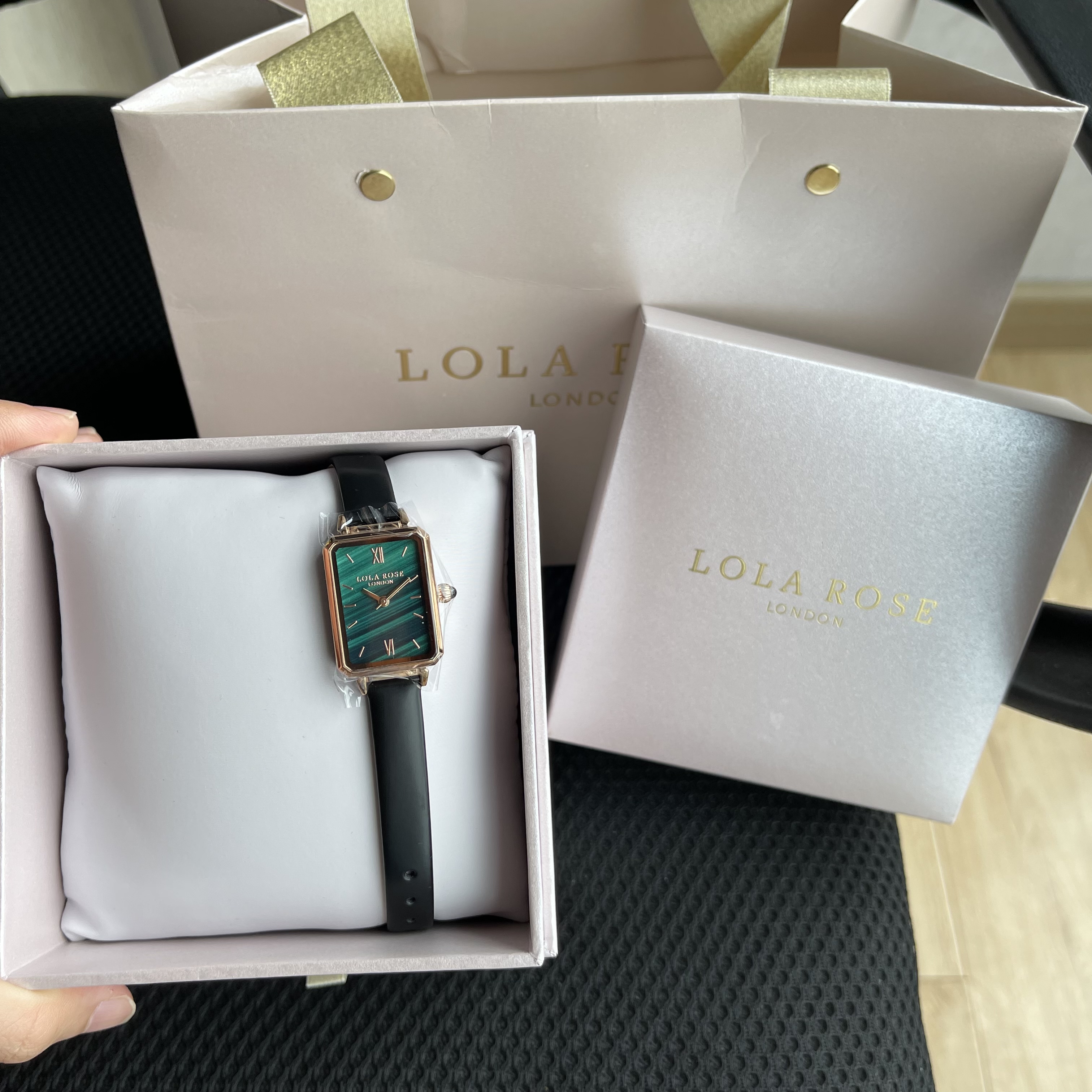 品牌正品小绿表女简约轻奢气质款,时尚满天星女表