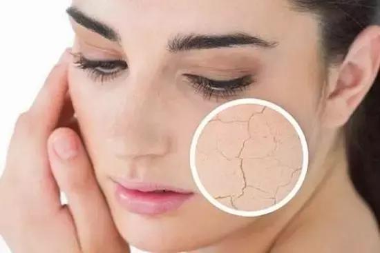 面膜敷上去辣辣的感觉是怎么回事,敷面膜脸上辣辣感觉是什么原因