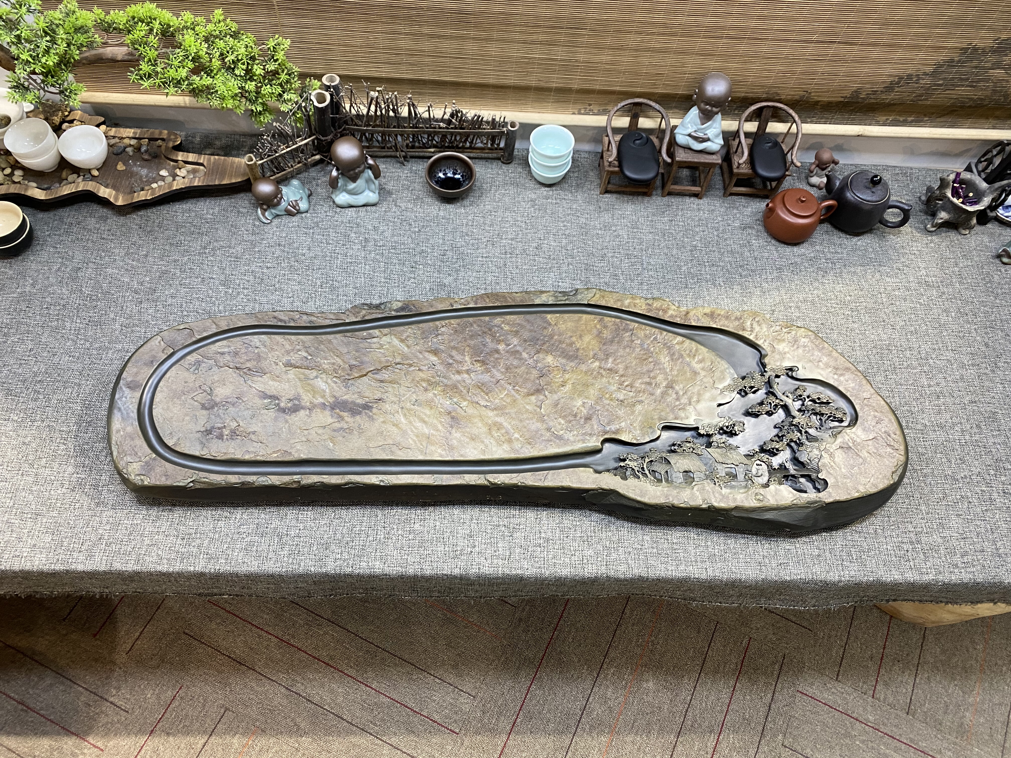 人工雕刻石茶盘,小伙子石头雕刻二十万