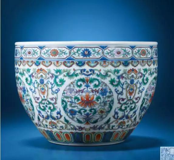 瓷器色彩去哪儿鉴定,怎么鉴定瓷器的纹饰年代