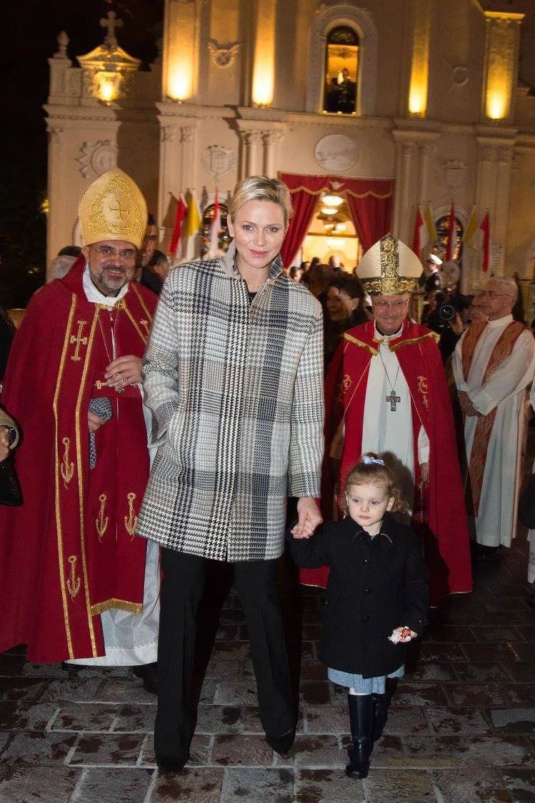 为什么大衣给人感觉很高级,为什么一件大衣能决定整体质感