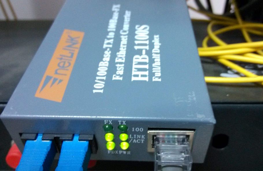 单光纤收发器和双光纤收发器区别,单模双纤光纤收发器和单模单纤