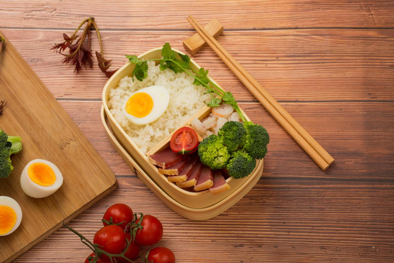 女性意外患上盆腔炎，饮食需要特别注意，这3类食物不要多吃