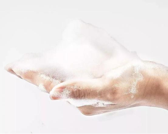 能让头发乌黑靓丽的洗发用品,用什么洗发水能让头发浓密乌黑