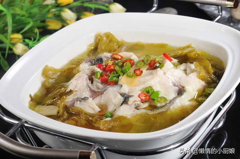 草鱼肉片怎么做最好吃又嫩,草鱼最好吃做法香嫩爽口汤汁浓厚