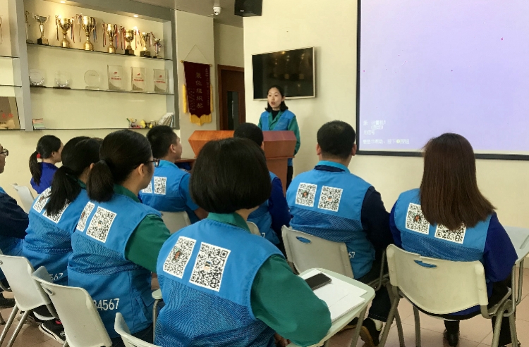 深圳男子被骗走8000块救命钱，差点在宿舍自杀...工友得知后决定这样做！