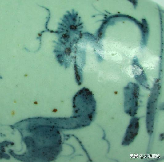 不同时期青花瓷底足施釉,青花瓷器用什么样的釉料