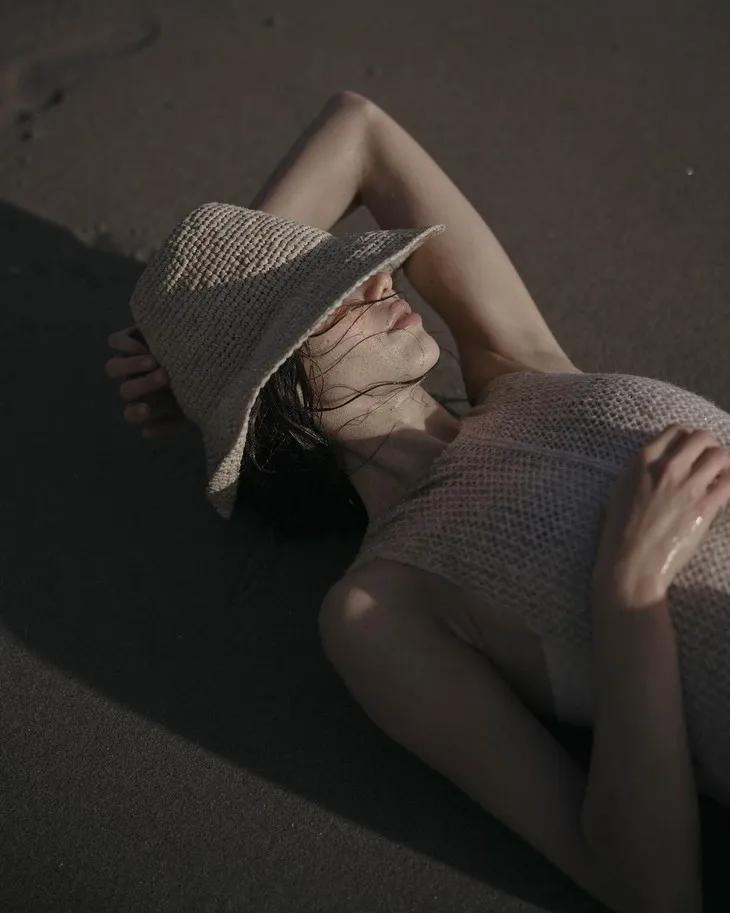 赵丽颖夏日装扮,夏日草帽赵丽颖