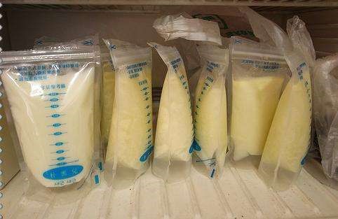 母乳剩下的怎么处理,母乳太多倒掉还是存着