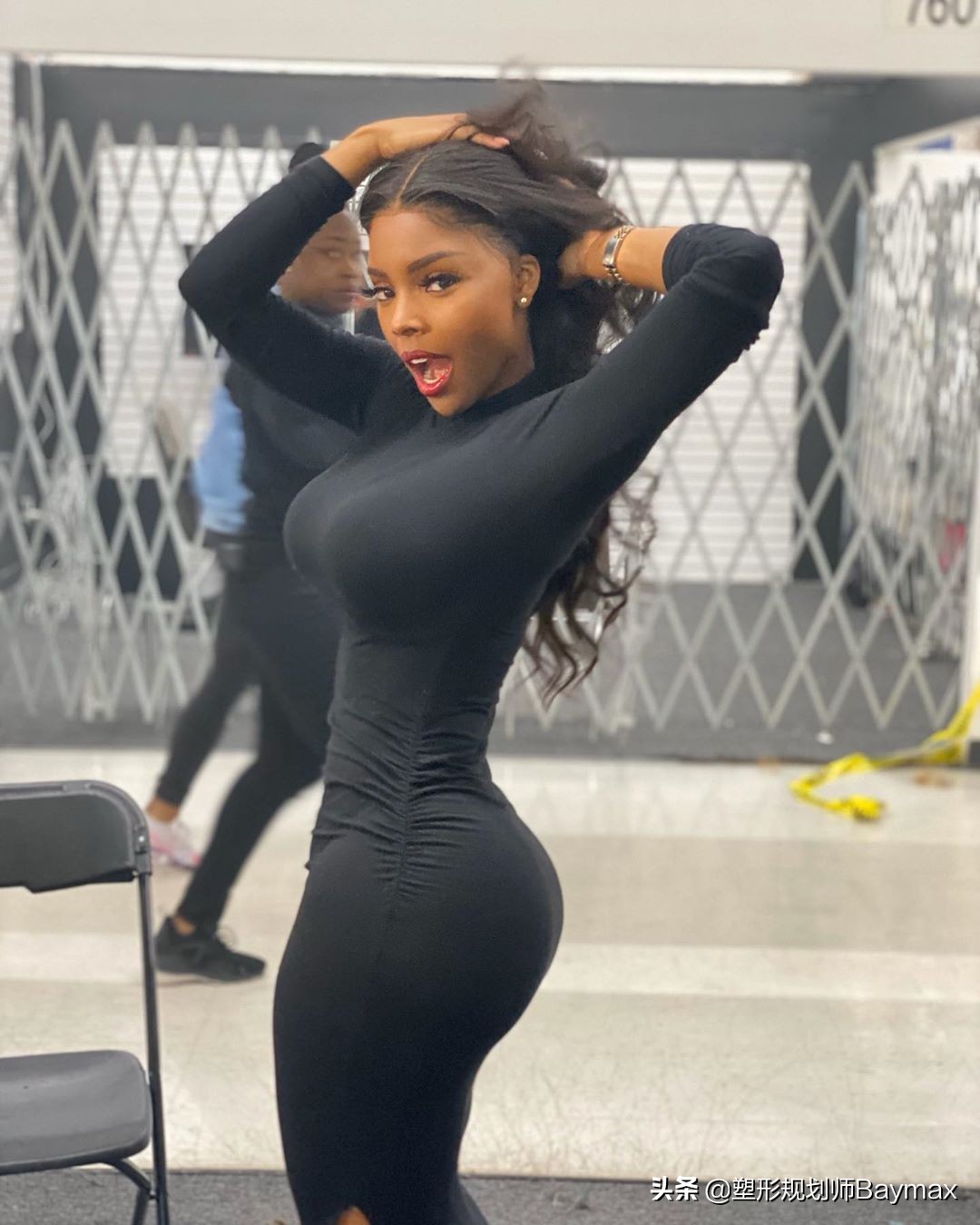 老外练臀臀部两侧凹陷怎么练圆润,想要臀部翘练哪几块肌肉