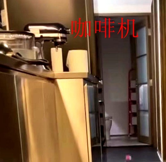 成龙宣传电影腰伤,成龙腰伤复发走路图片