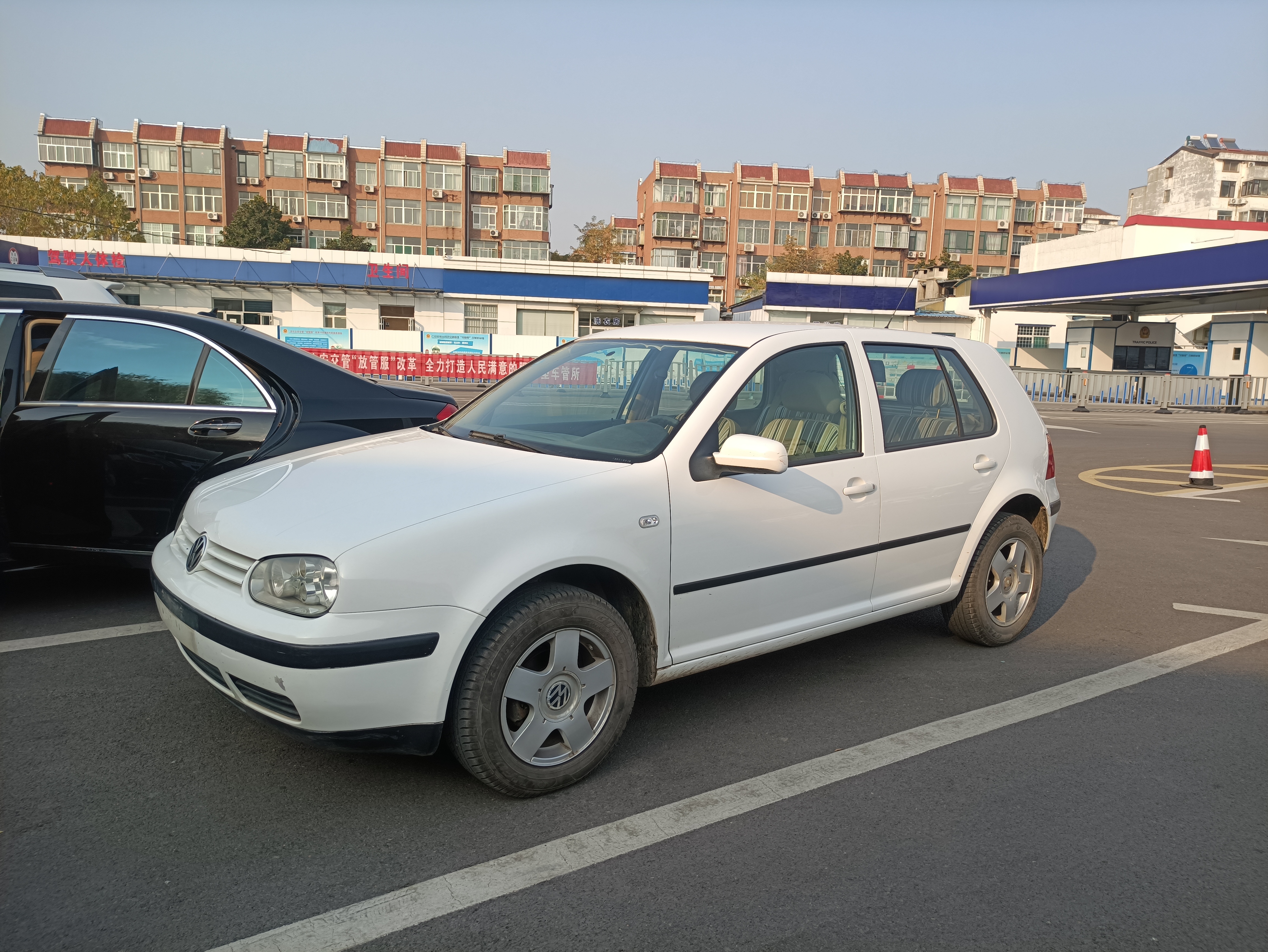 买高尔夫几代性价比高,买个二手高尔夫保值吗