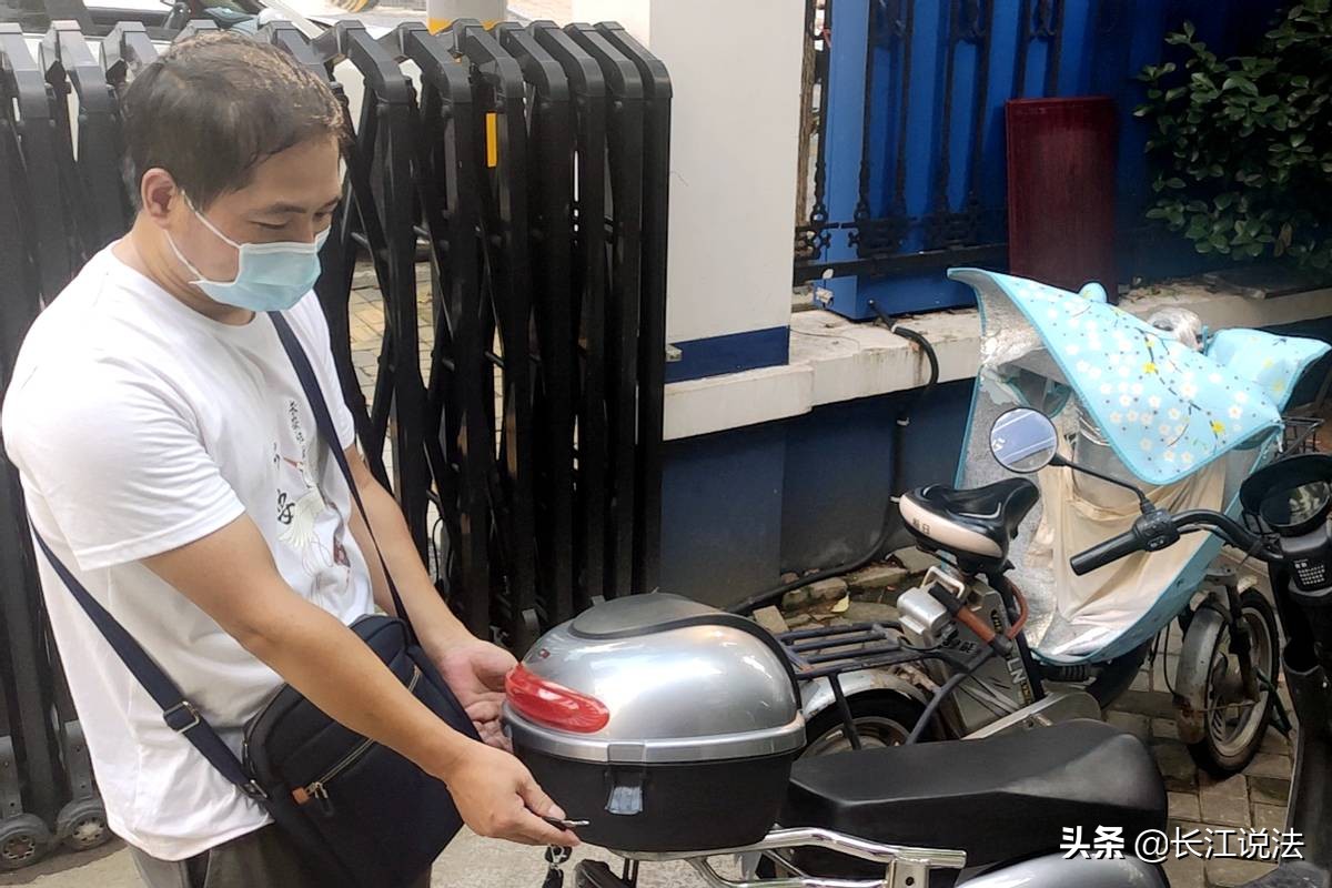 电动车深夜停路边被盗武汉警方3小时快速追回发还