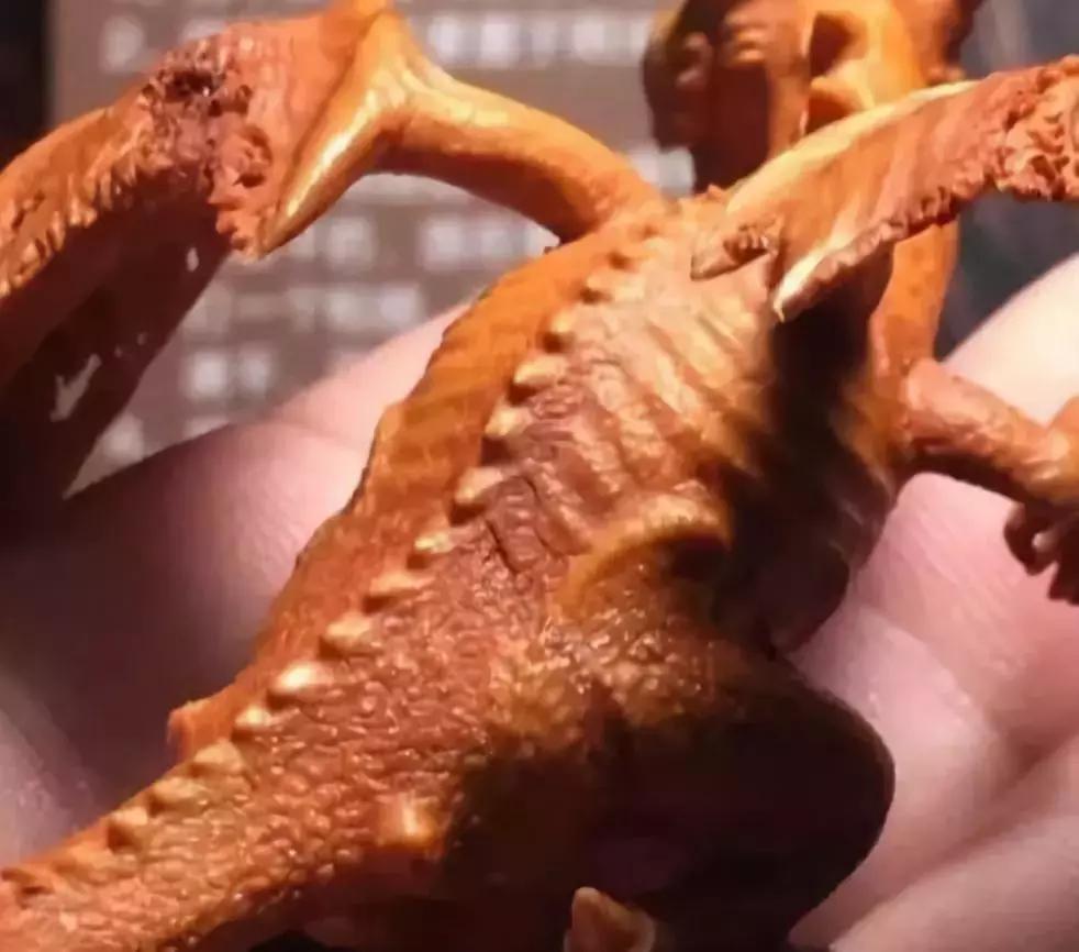 价值240万非洲的原木,雕刻成品出来后震惊全场,一片心疼声!