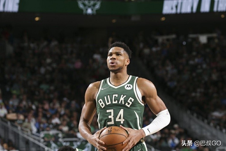 布克狂轰48分赛后采访保罗,布克赛后力挺保罗