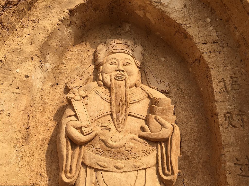 财神爷有多少人供奉现在,家里供的财神爷好几年没灵验了