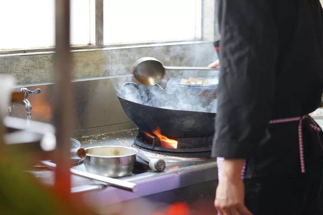 坐上高铁去旅游沿线美食尝个遍,云贵川渝高铁环线