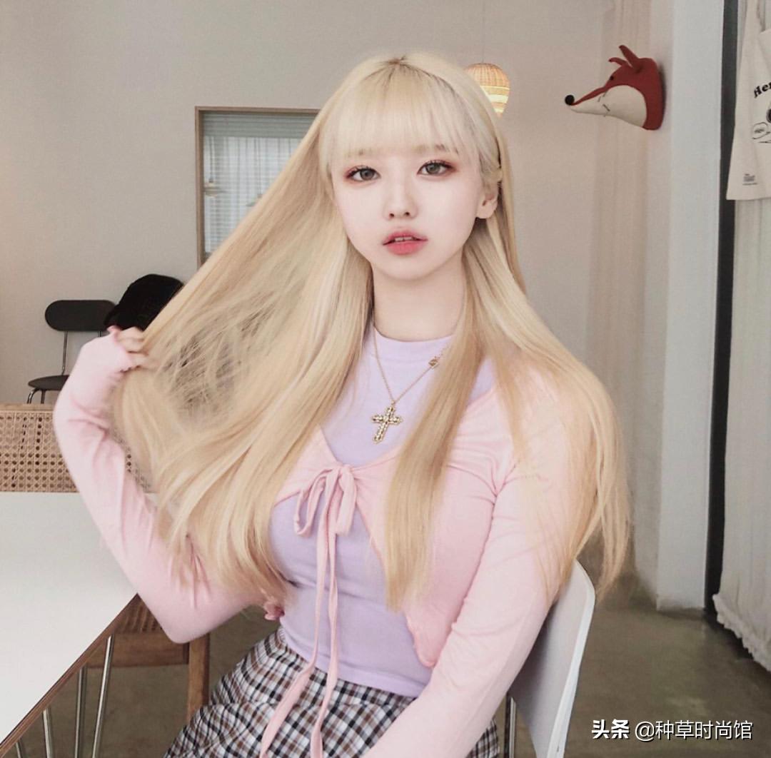 别再烫羊毛卷了！今夏“奶茶发”火了，超洋气