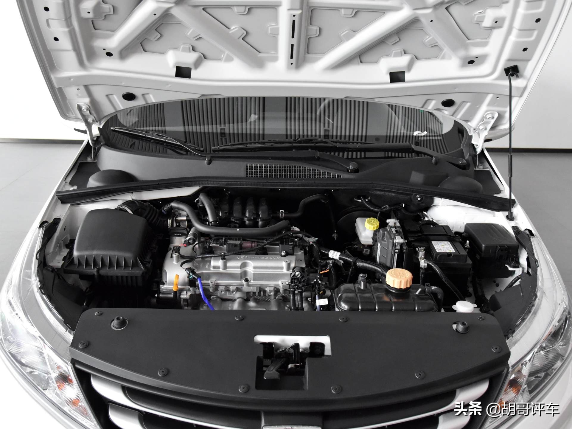 代步车推荐宝骏310实用,买菜车家用车