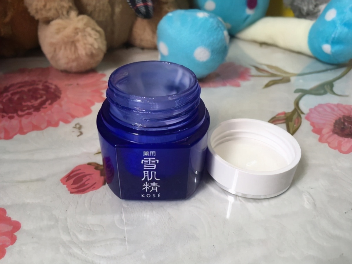 雪肌精适合35岁用吗,雪肌精适合23岁女生吗