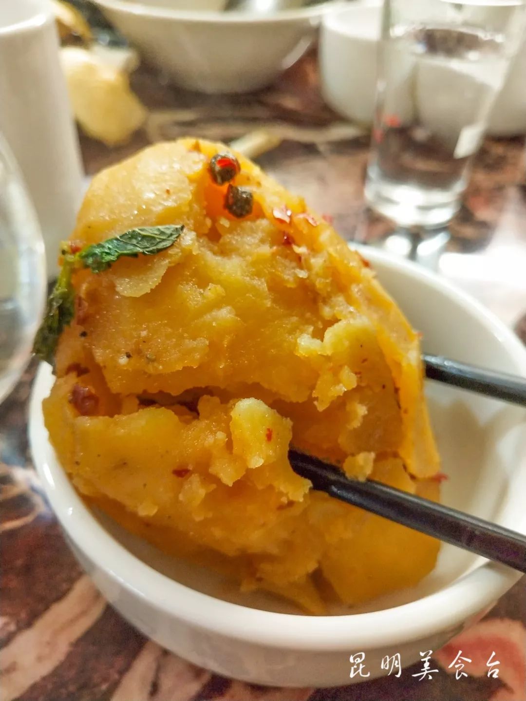 昆明必须知道的高端饭店,昆明市比较出名的饭店