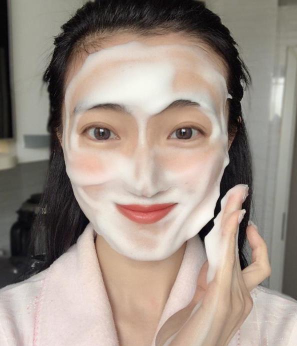 毛孔粗大原来不只是出油那么简单,男士毛孔粗大出油用什么护肤