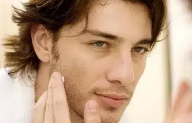 新手眼影化妆入门教程淡妆,简单的化妆步骤淡妆男