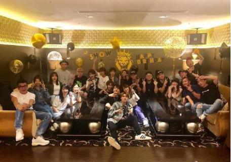 罗志祥亲蔡依林被拒绝,罗志祥和经纪人亲密照