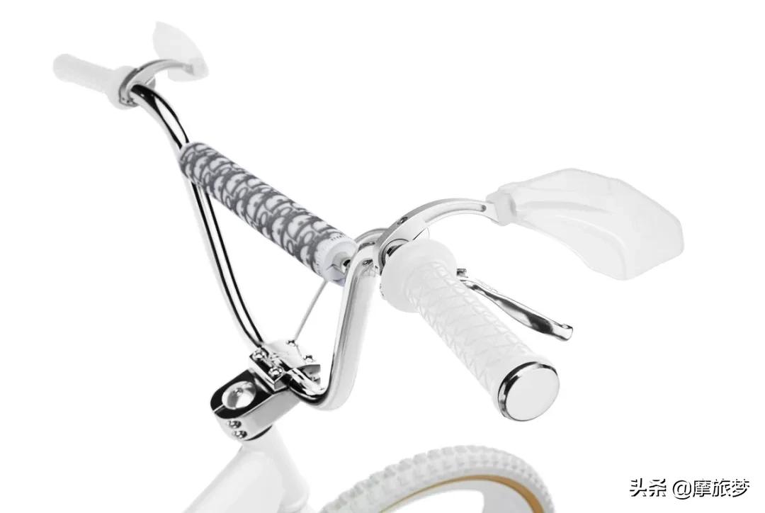 朋友圈里的有钱人,朋友圈炫富靠什么