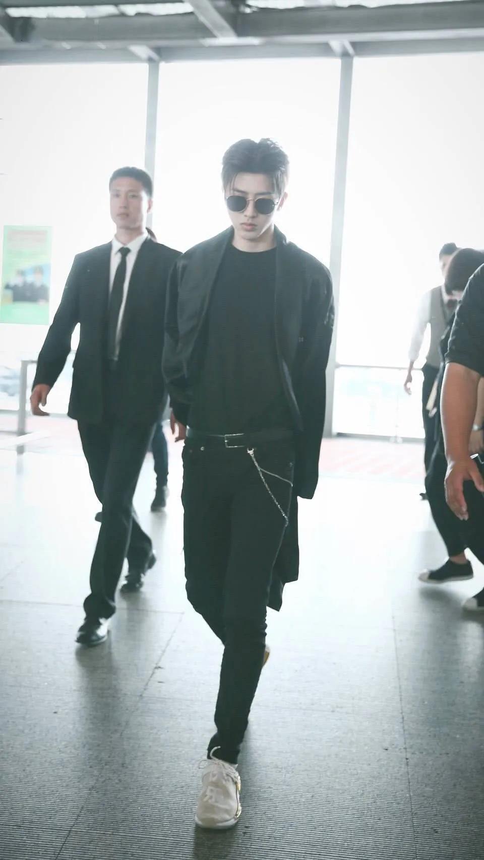 蔡徐坤同款潮鞋合集,蔡徐坤lisa虞书欣一起参加的综艺