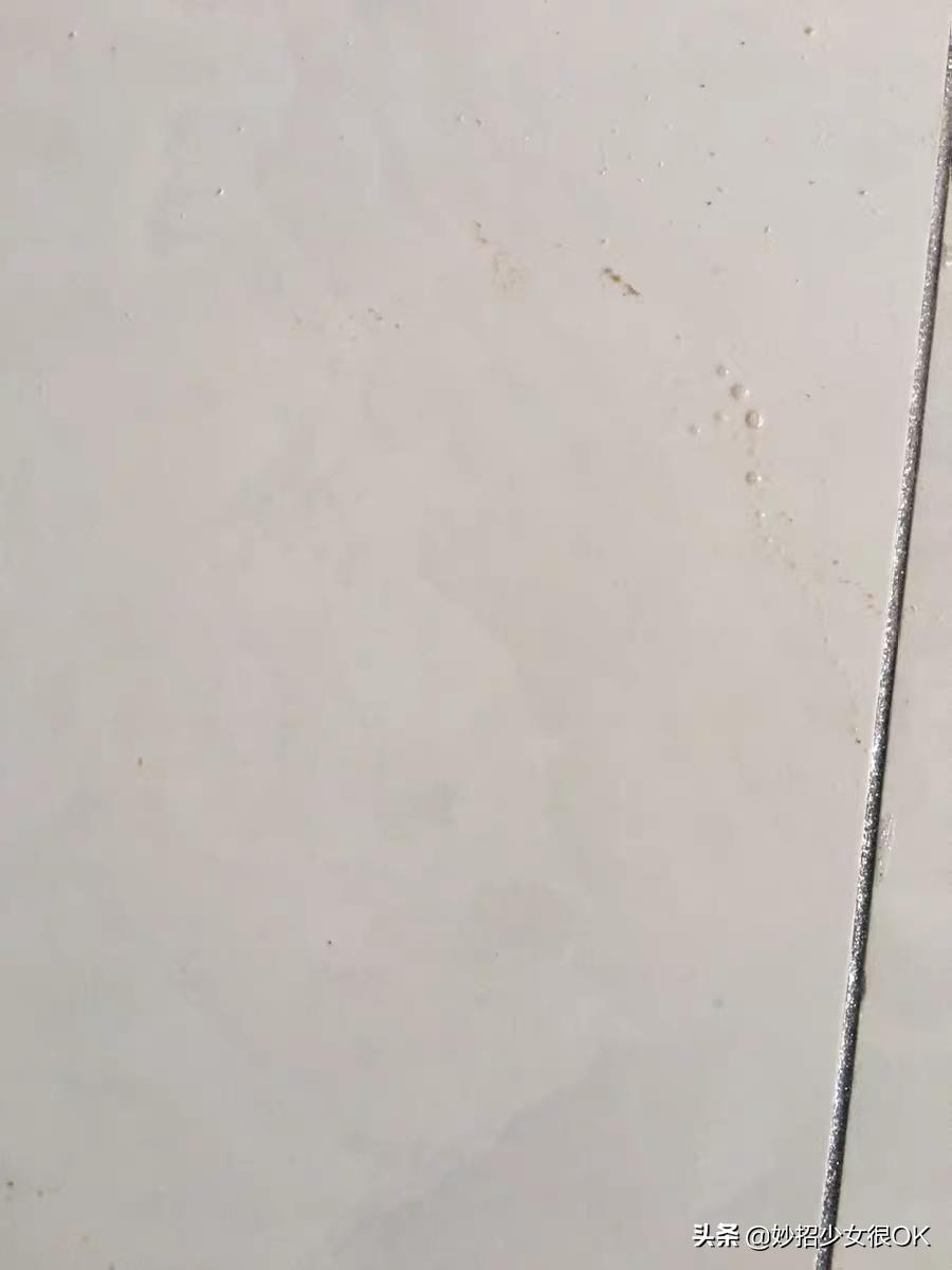 地砖上被尖锐划了一道划痕怎么修,地砖划痕最好的处理方法装修必看