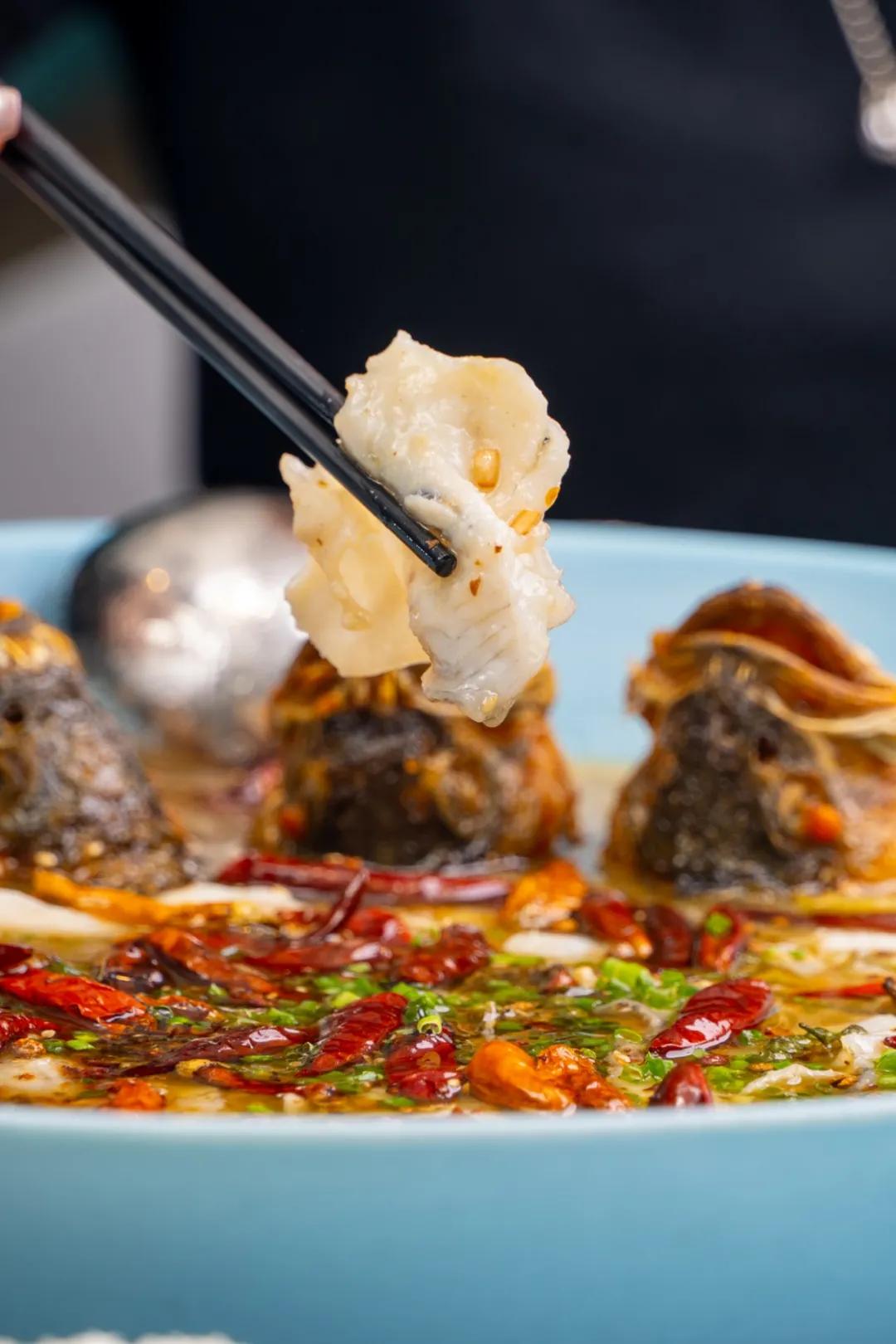 女生同行4.9折开吃！这家“网蓝”酸菜鱼店太“偏心”