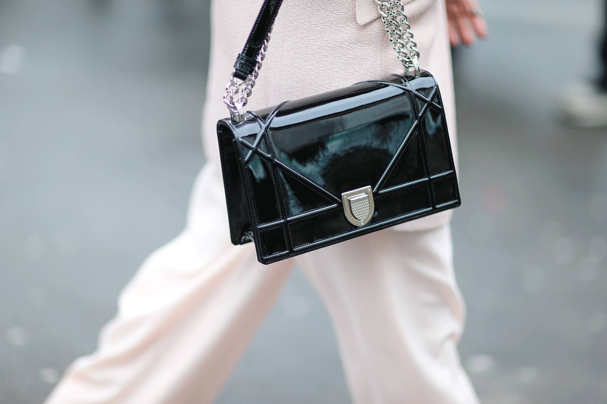 仿品的包包能鉴定出来吗,假的包包鉴定