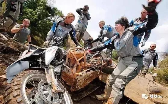 S1000RR摩托车新增M套件，BMW两款拳头产品重拳出击！