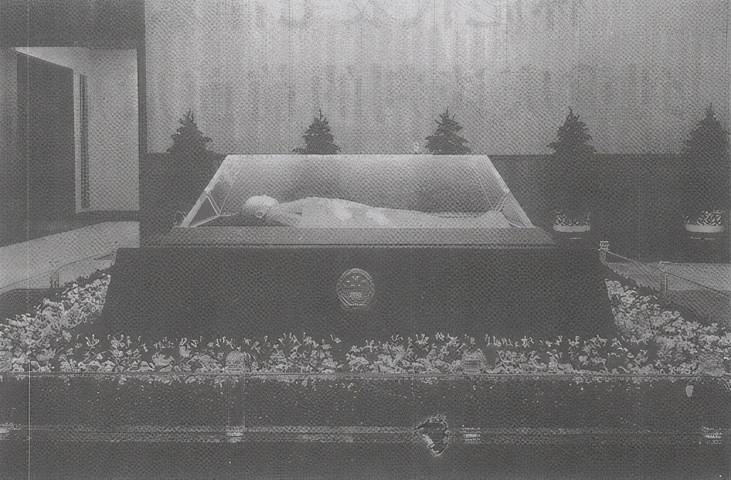 毛*东泽**水晶棺:工艺多高超?纯度99.9999%:要为后人瞻仰