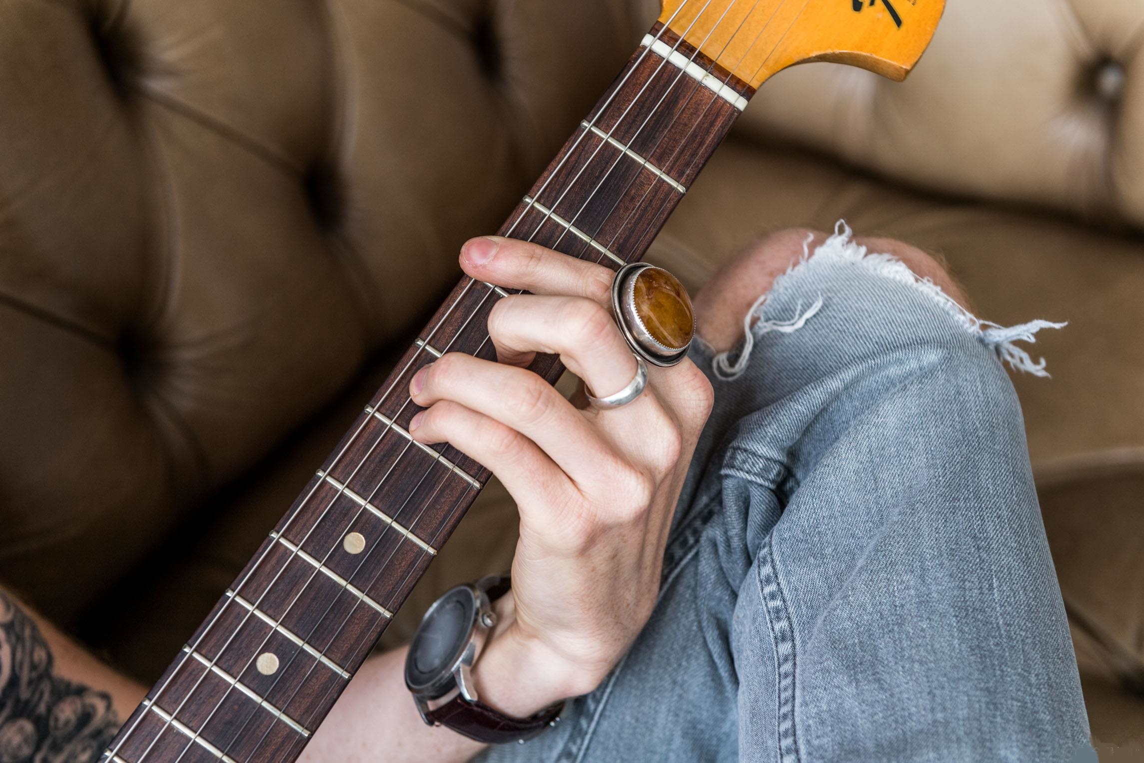 全自动吉他比吉他好学吗,吉他自学买什么吉他