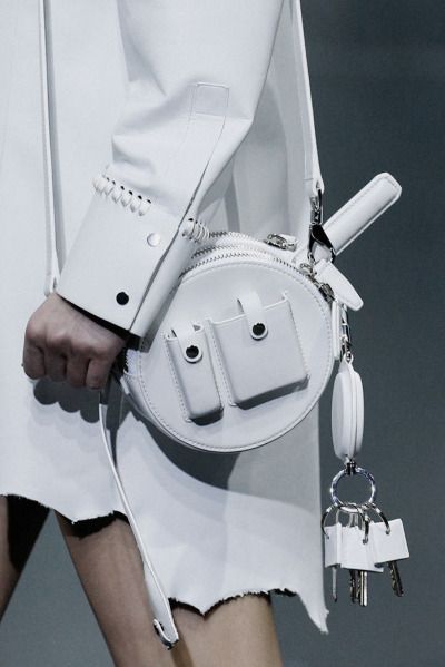 想入手一个大牌包包该怎么入手,有哪些值得入手的包包