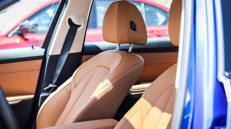 宝马轻量化做得最好的一款车,21款全新宝马3系测试