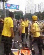 飞机杯被奶奶用来当袜子，这也太惨了吧