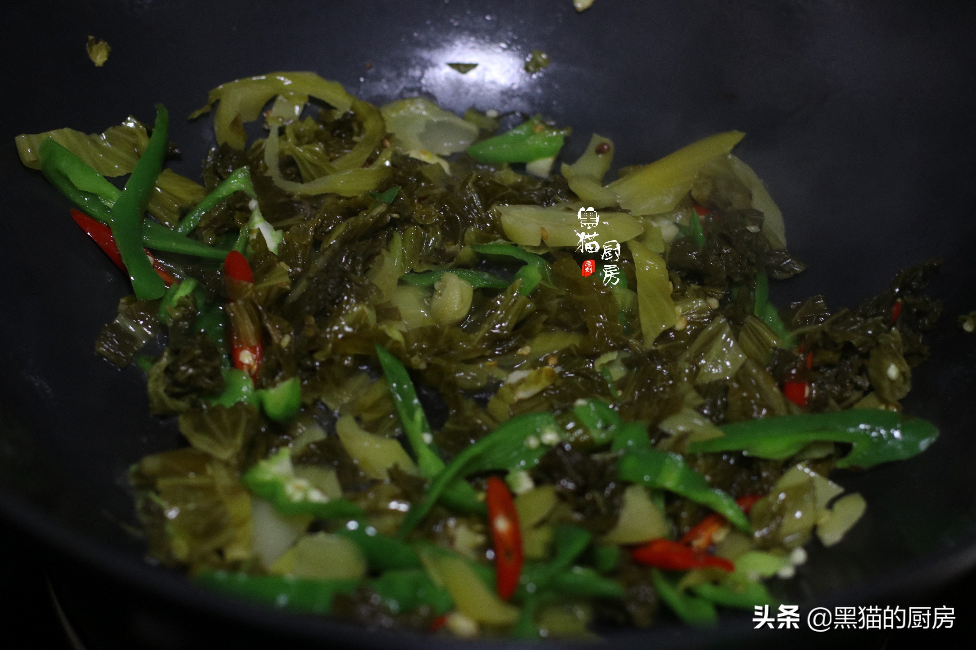 炒猪肚粘锅,焯水猪肚怎么样炒才不会硬