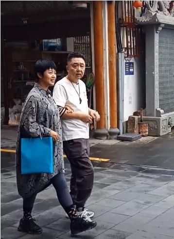 大爷还是你大爷视频抖音,于谦带小10岁妻子现身综艺捞金