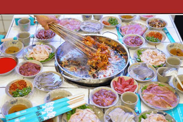 重庆的串串凭着份量实在的资格串味儿在南充开业至今打卡到上瘾!