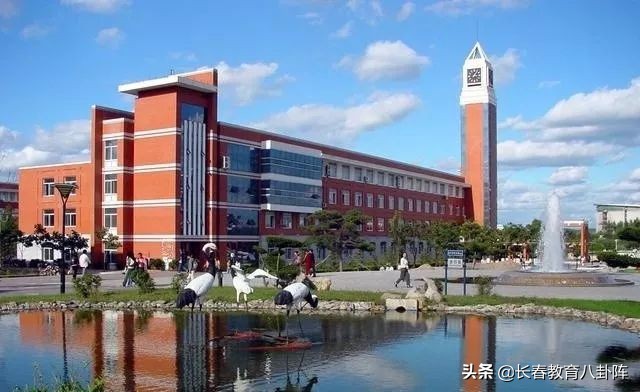 全国高校宿舍奢华排行,各个学校宿舍大比拼