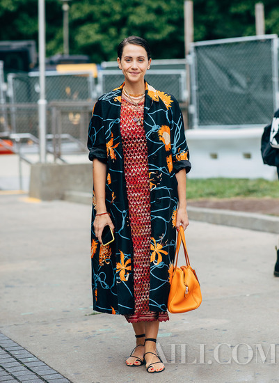 适合黄黑皮的橘色,黄皮适合穿亮橙色